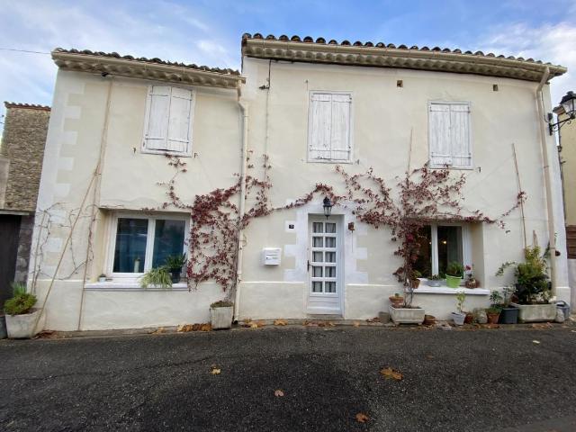 PROCHE DE LIMOUX MAISON DE VILLAGE + REMISE