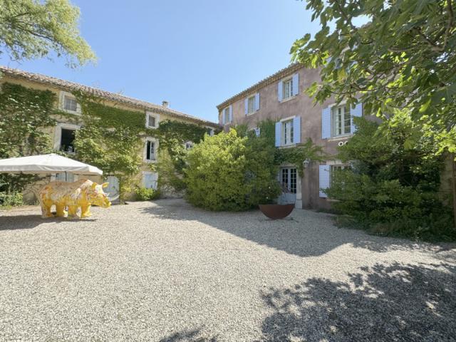 PROCHE DE L'ISLE SUR LA SORGUE, UNE PROPRIÉTÉ AU FIL DE L'EA