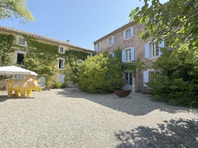 PROCHE DE L'ISLE SUR LA SORGUE, UNE PROPRIÉTÉ AU FIL DE L'EA
