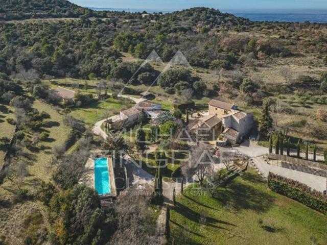 Proche de l'Isle sur la Sorgue Remarquable Domaine 1,8 ha