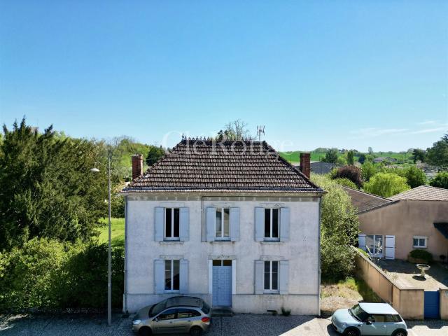 Proche de Miramont de Guyenne – Élégante maison de village l. 175m² Miramont de Guyenne