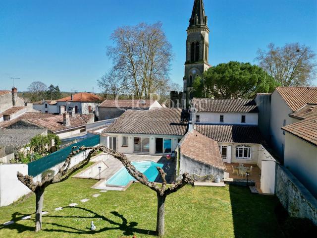 Proche de Nerac Magnifique maison de village de 4 chambres. 254m² Nérac