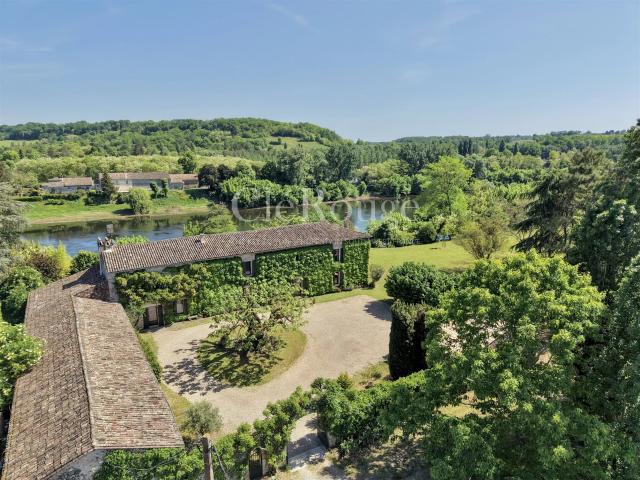Proche de St Foy la Grande Magnifique propriété au bord de. 355m² Sainte Foy la Grande