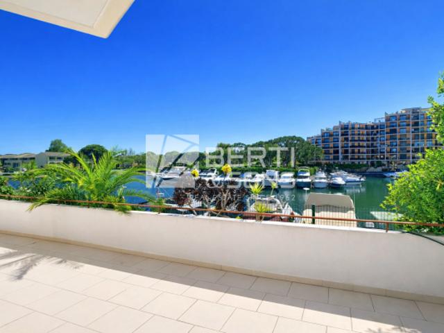 PROCHE DE TOUTES COMMODITES AU COEUR DE LA MARINA GRAND APT 4 PIECES AVEC TRES BEL EXTERIEUR