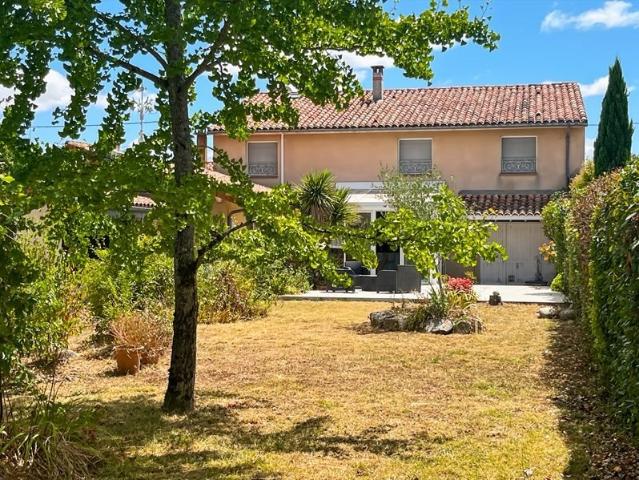 Proche des commerces et services de Fleurance, confortable m. 205m² Fleurance