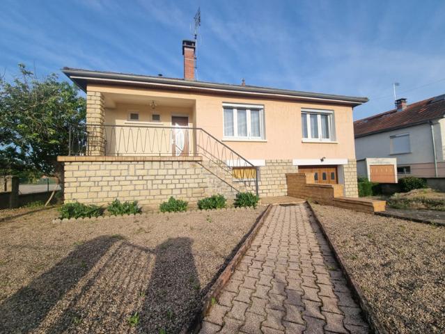 Proche des commodités, maison dans quartier résidentiel