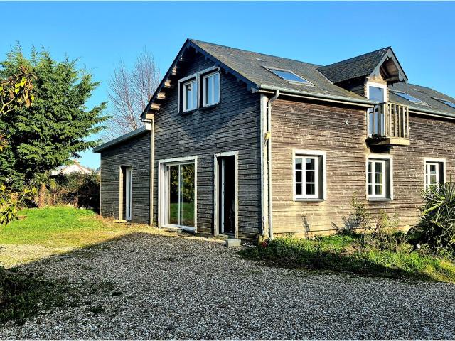 PROCHE DIEPPE ENSEMBLE IMMOBILIER DE 2 MAISONS ET DEPENDANCE