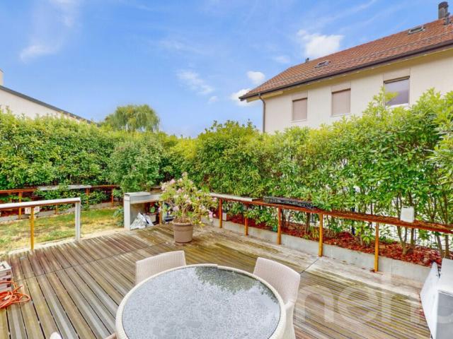 Proche du centre du village