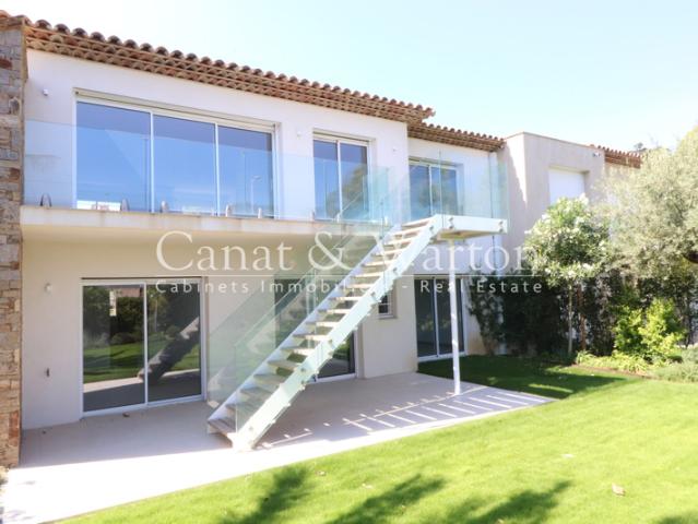 PROCHE DU CENTRE: VILLA NEUVE À CAVALAIRE AVEC VUE MER