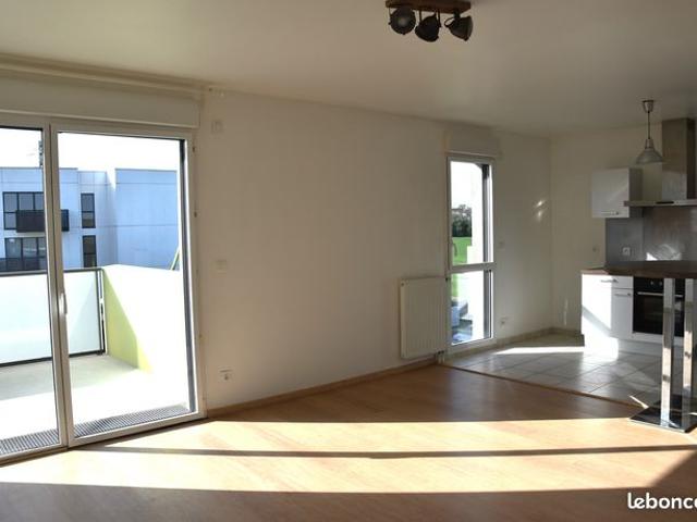 Proche du bourg de Vezin le Coquet à vendre agréable appartement T4 de 87 m2 en dernier étage exposé ouest