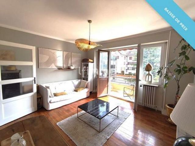 Proche du lac T2 traversant avec double balcon, ca