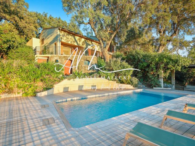 PROCHE DU VILLAGE SPLENDIDE VUE SUR LA MER PROPRIETE RENOVEE