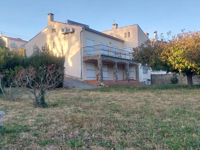 Proche Espagne, Villa 4 faces type F8, 200 m2 habitables sur 2880 m2 arborés, division possible