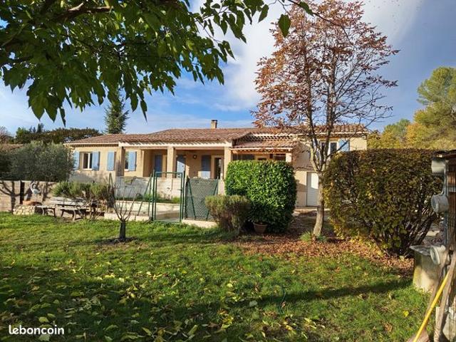 Proche FORCALQUIER villa de plain pied sur 1000 m2 Tout confort