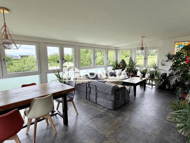 Proche Faulquemont et Saint Avold, belle maison de 160 M2 rénovée avec goût et offrant de belles prestations sur un terrain de 11,15 ares