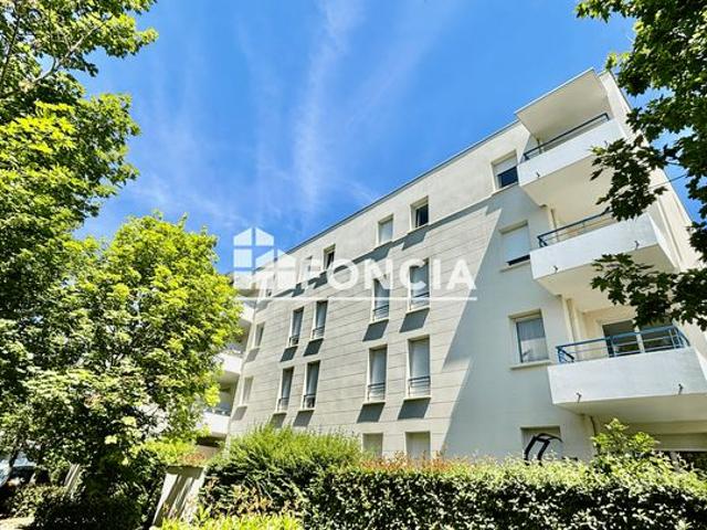 Proche facultes, commerces, ecoles