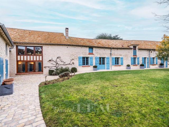 Proche Houdan Corps de ferme entièrement rénové 350m² Houdan