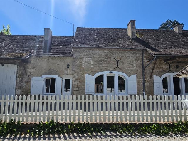 Proche Laives. Lalheue, A L’Abri Des Regards, Tres Belle M. 125m² Laives