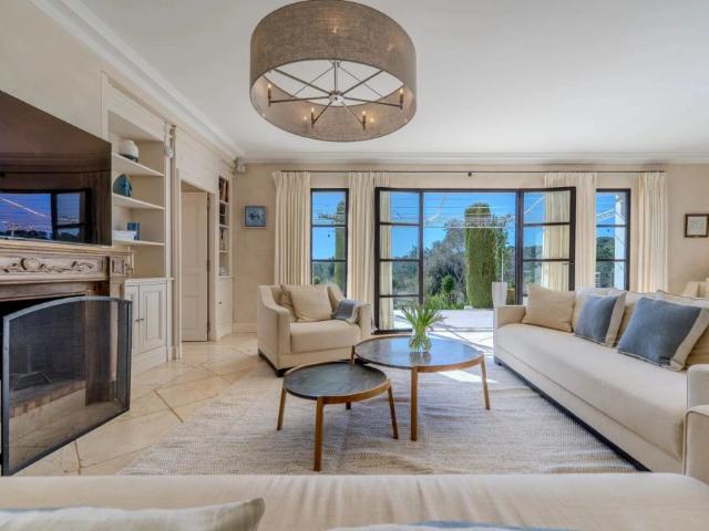 Proche Mougins Bastide provençale au calme 5 chambres