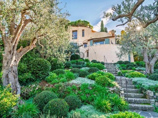 PROCHE MOUGINS – DOMAINE DE CASTELLARAS – VILLA COUELLE