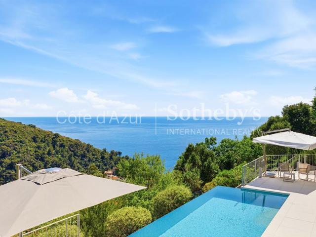 Proche Monaco, propriété avec deux villas, projet de 430 m², piscine, vue mer et garage