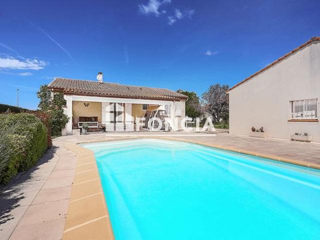 Proche MONTAUBAN, maison individuelle de plain pied avec double garage/atelier, terrasse, piscine et terrain