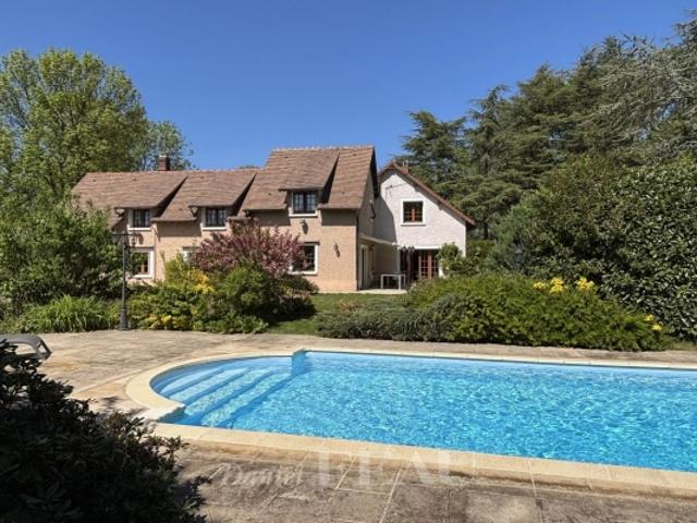 Proche Montfort maison ancienne avec piscine