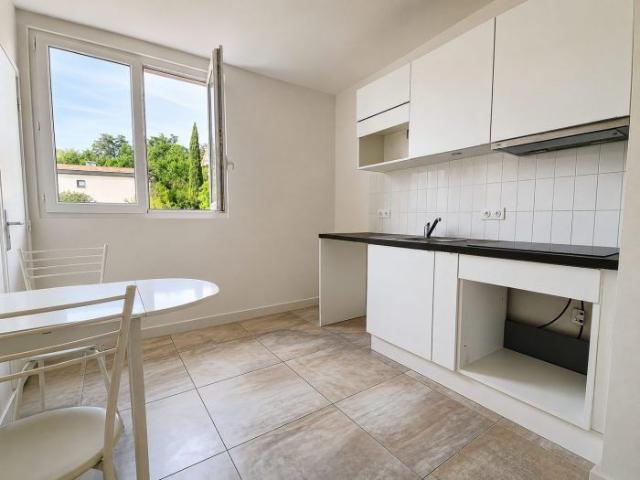 Proche Montjuzet Appartement T2 avec parking