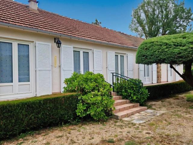 Proche MAINTENON Maison de plain pied