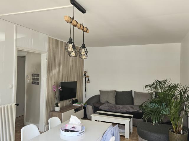 Proche métro, bel appartement 64 m2 avec balcon et cave