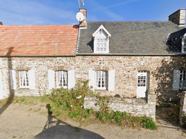 Proche mer, maison en pierre