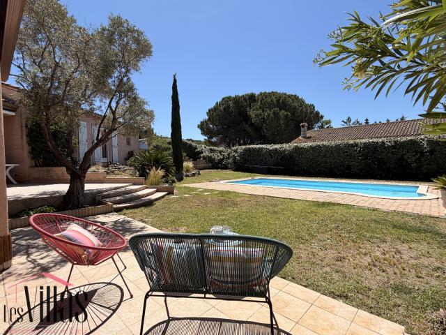 Proche Narbonne, maison avec jardin, grand garage et dépendances