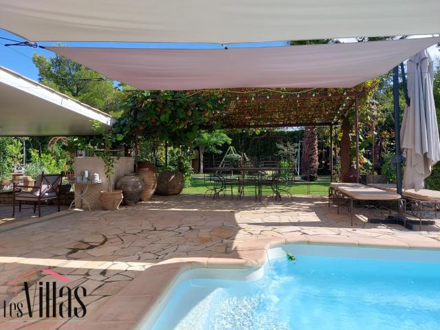 Proche Narbonne Villa avec dépendances, beau jardin et pis. 194m² Narbonne