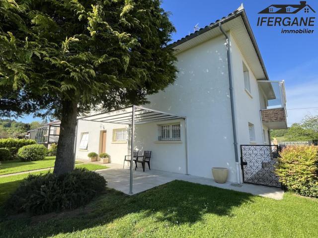 PROCHE SAINT CÉRÉ Maison 165 m² avec véranda, jardin et ga. 165m² Lacapelle Marival