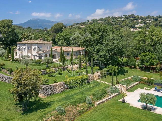 Proche Saint Paul de Vence Majesteuse propriété 690m² La Colle sur Loup