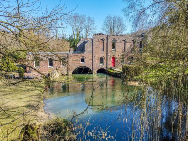 Proche Saint Quentin 02 Ancien moulin rénové 310m² Saint Quentin