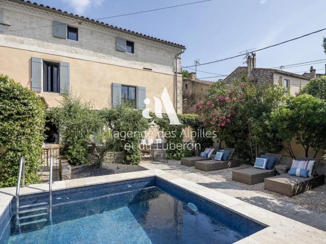 Proche Saint Rémy de Provence, maison de village superbement. 200m² Saint Rémy de Provence
