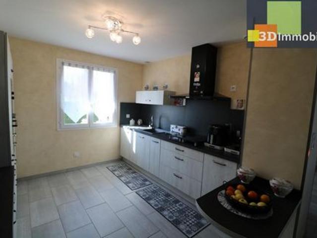 PROCHE Pierre de Bresse vends agréable maison en très bon état de 5 pièces, 110m², sous sol total de 110m² sur beau terrain plat de 1600m²