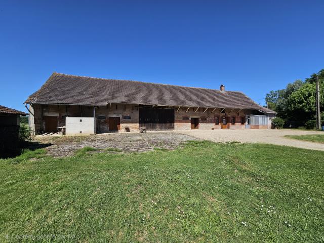 Proche Pierre de Bresse et Mervans Ancien corps de ferme
