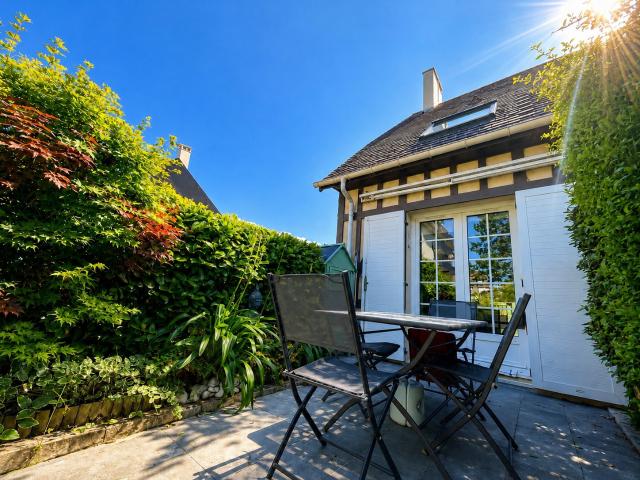 PROCHE PLAGE ! COTTAGE 2 PIECES ENTIÈREMENT RENOVÉ