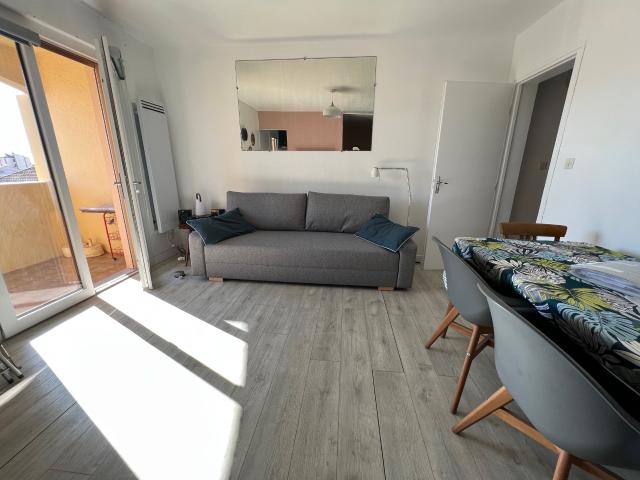 Proche plage T2 CABINE avec terrasse et balcon