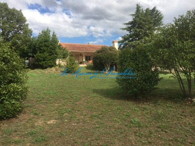 Proche Quissac, maison de plein pied avec piscine sur 4280 m