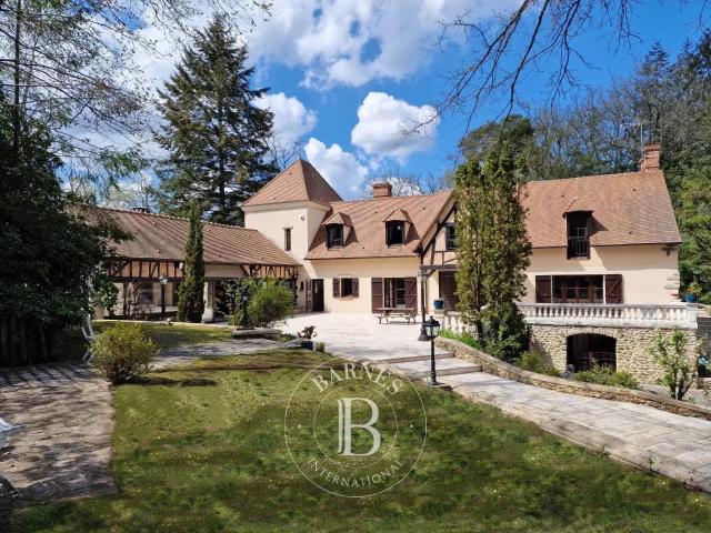 Proche Rambouillet, maison de 370 m2 sur une parcelle d'1 he. 370m² Rambouillet