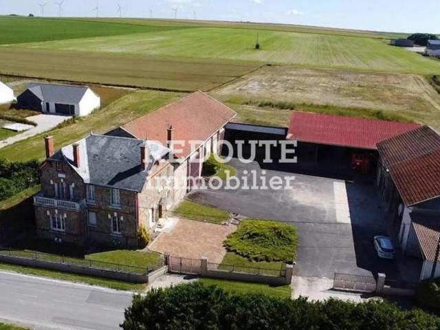 Proche Reims, Maison, corps de ferme et terrain à bâtir