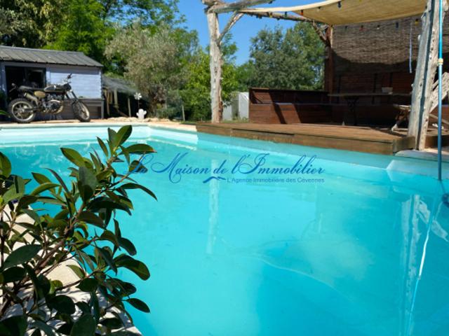 Proche Uzès, villa F4 avec petite dépendance, piscine et pan