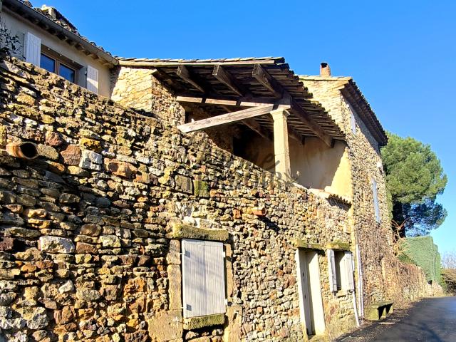 Proche du duché d'Uzès, maison de village rénovée avec terrasse