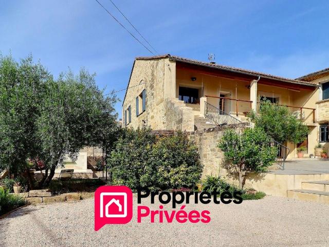 Proche Uzès, mas de village avec piscine