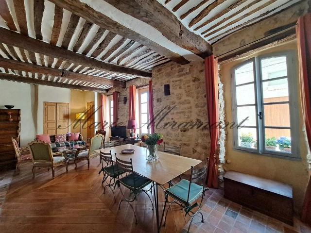 Proche Vaison la Romaine et Malaucène, bel hotel particulier ave