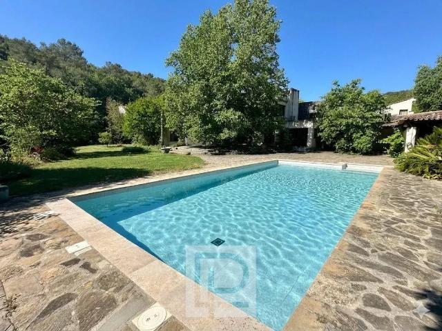 Proche Valbonne Golf et Villages 261m² Valbonne