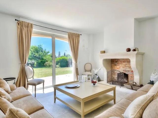 PROCHE VALBONNE JOLIE MAISON RENOVEE